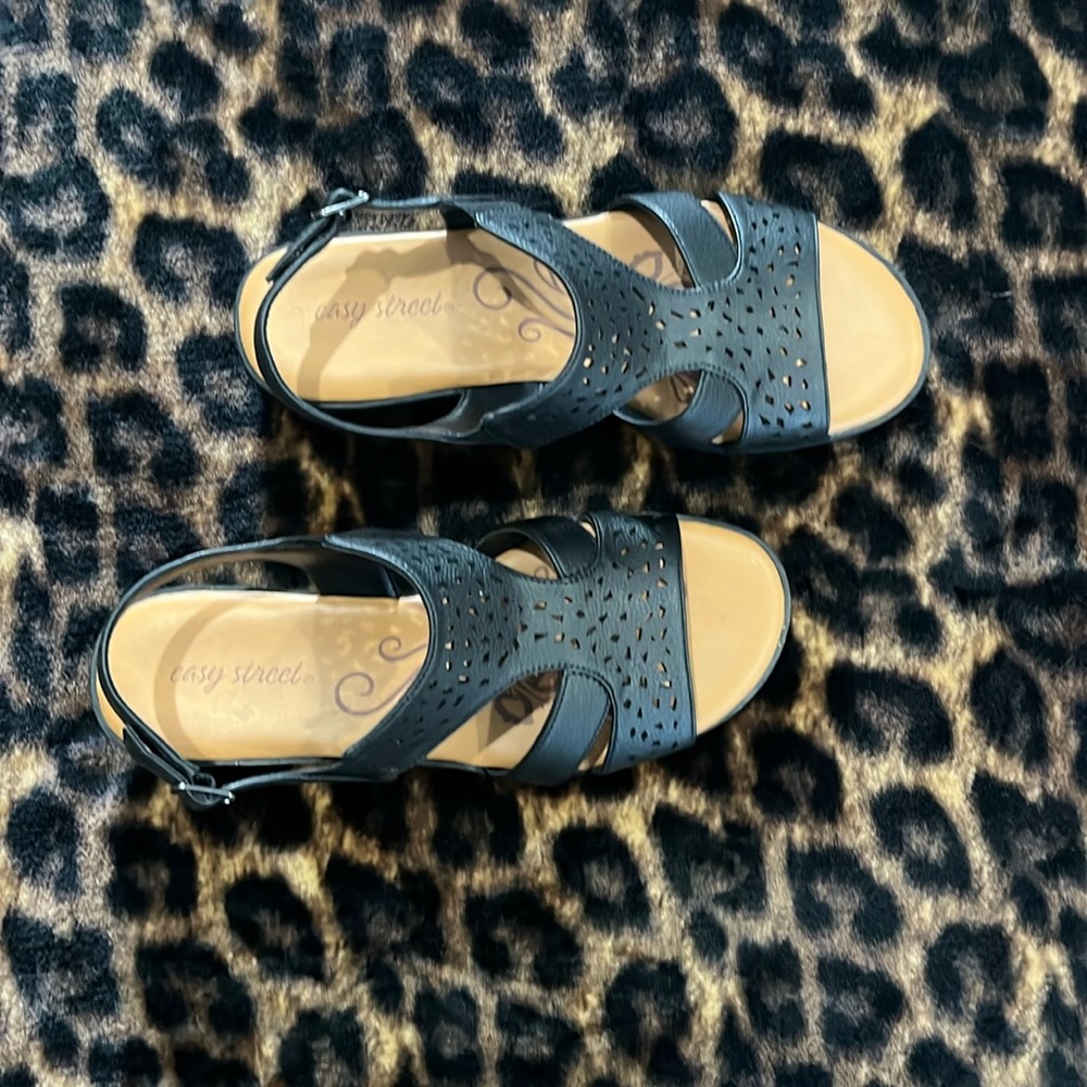 NWOT- Easy Street Bolt Sandals Black Size
7.5 No Box